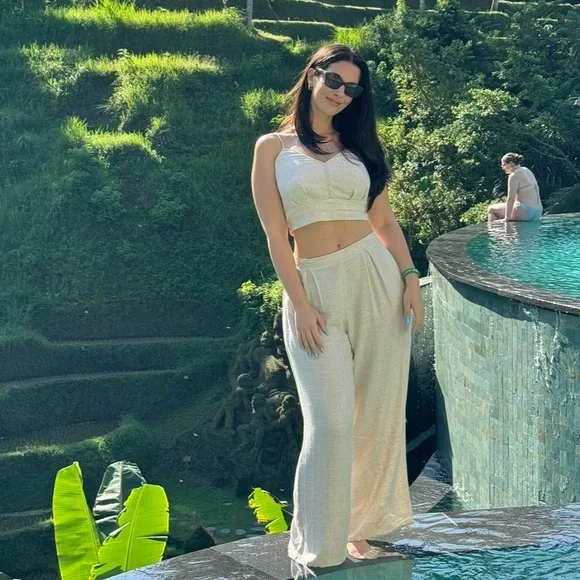 Linen Set - Picture 2 of 5